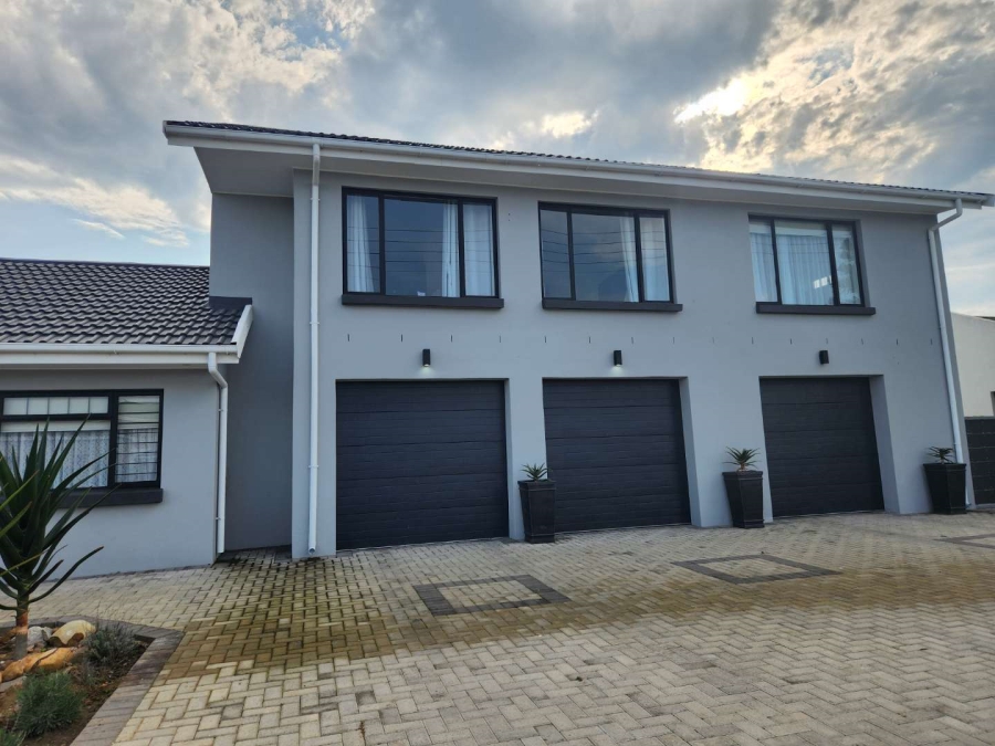 5 Bedroom Property for Sale in Fraaiuitsig Western Cape